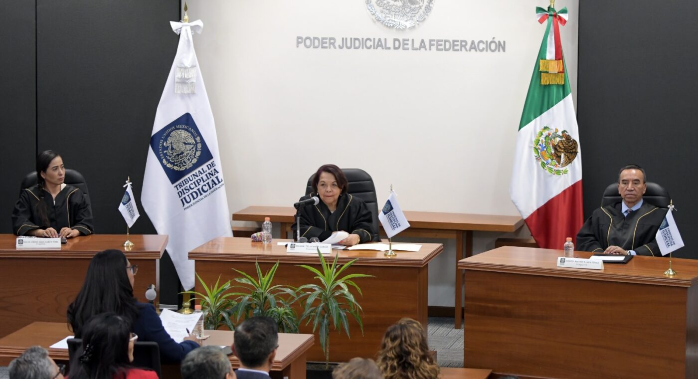 Las magistraturas Indira Isabel García Pérez, Celia Maya García y Rufino H. León Tovar durante una sesión del Tribunal de Disciplina Judicial